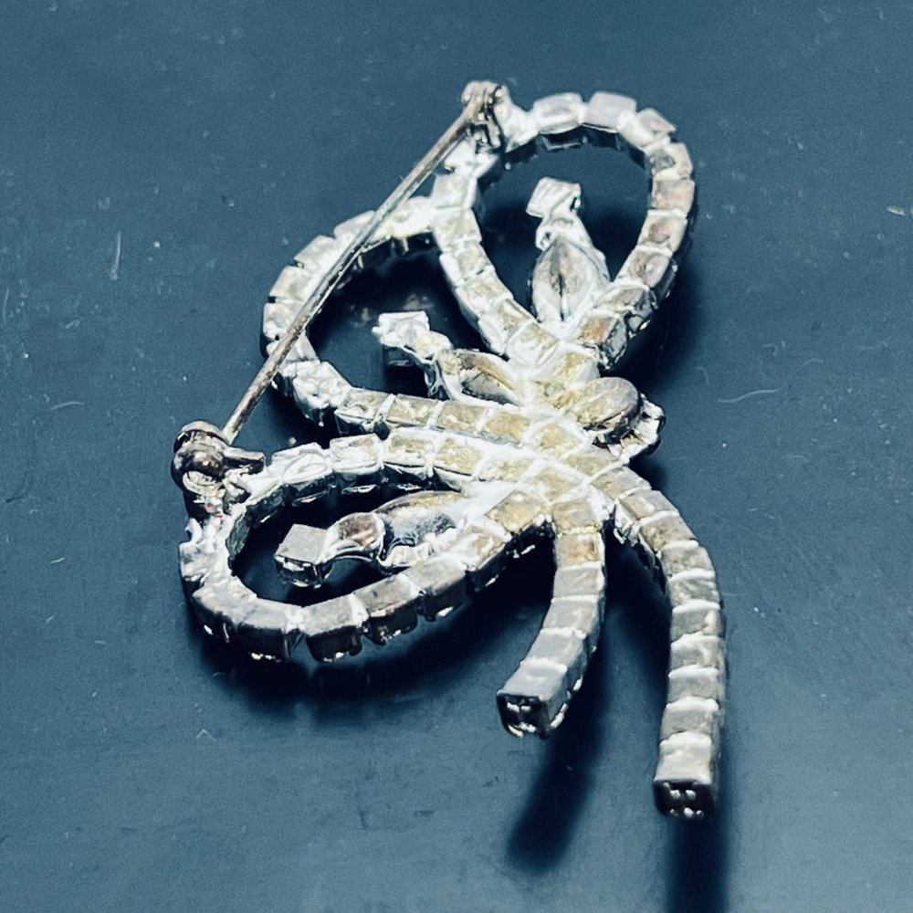 Vintage Silver Tone And Rhinestone Ribbon Brooch - Picture 4 of 5